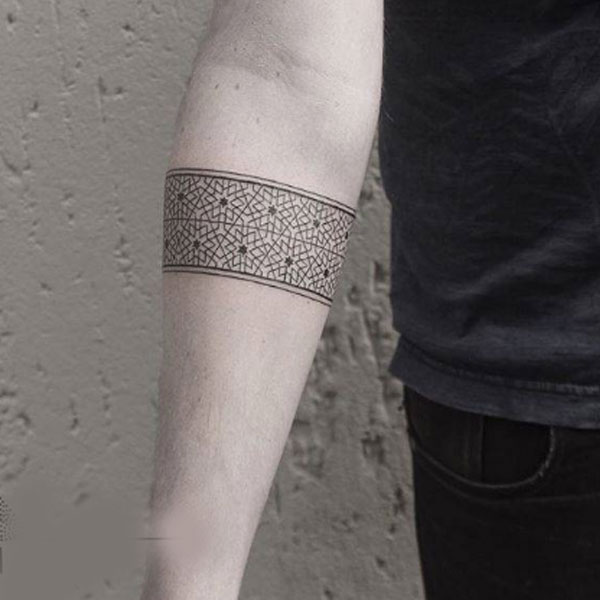 geometrical tattoo armaband