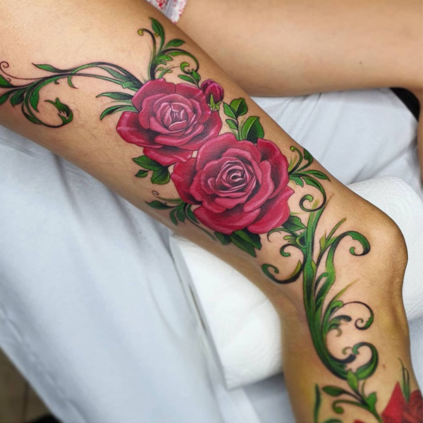 Marvelous Realism rose side leg design tattoo