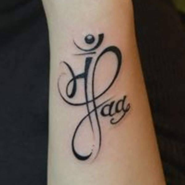  Maa Paa wrote with infinity style tattoo