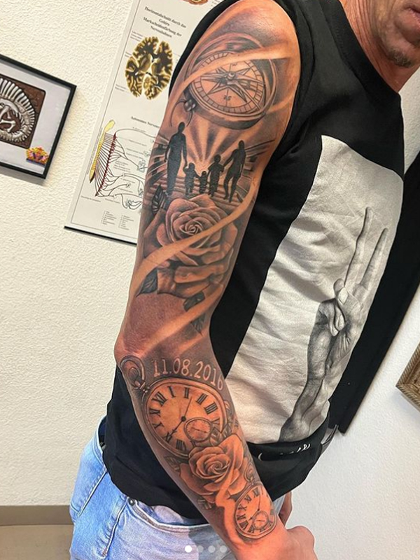Ultimate Family, compass full sleeve tattoo