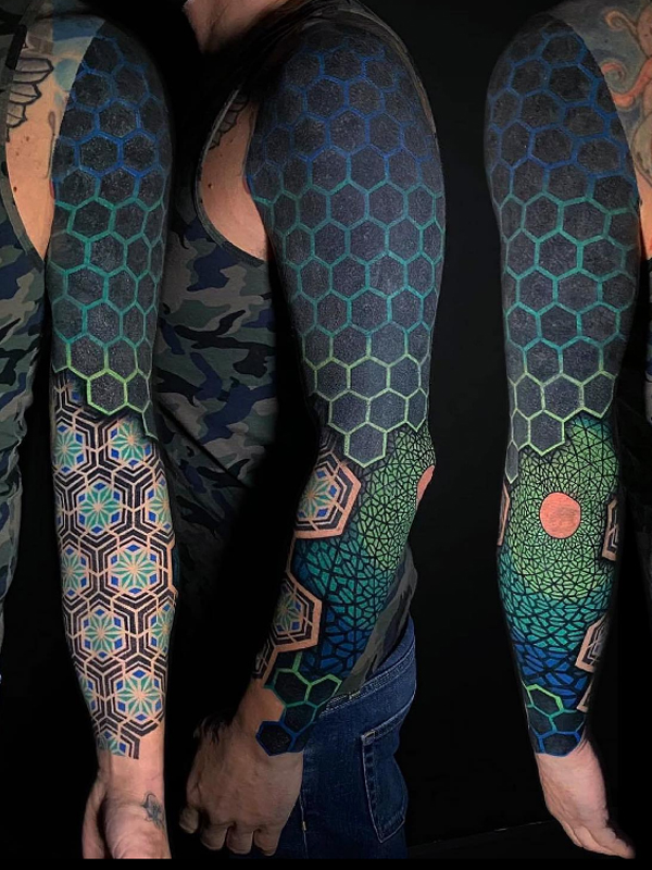 Honeycomb with geometrical pattern full sleeve tattoo