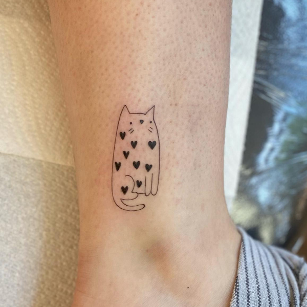Trendy fine line cat design tattoo