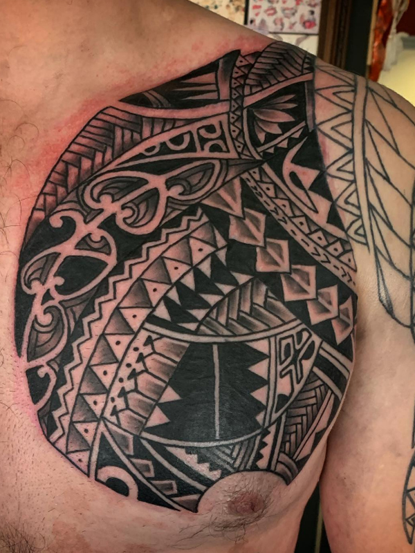 Spectacular Chest tribal polinesian tattoo