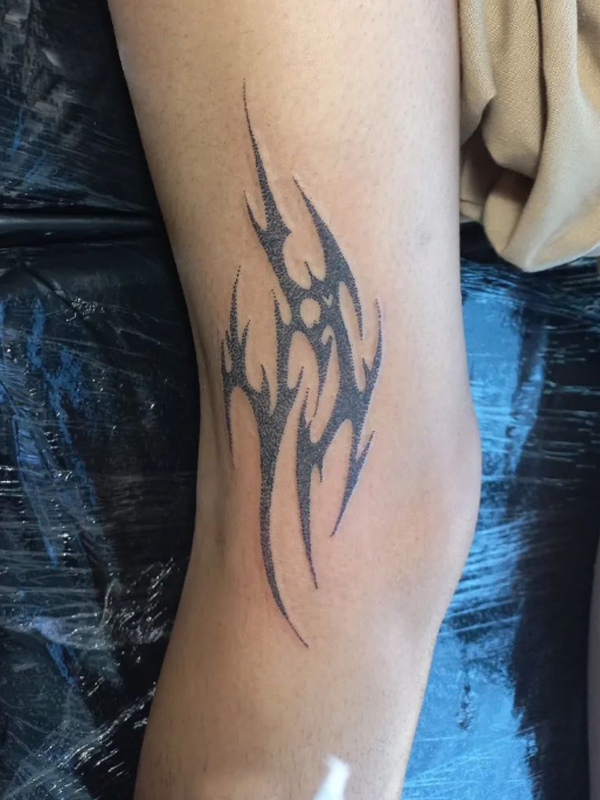 Trendy neotribal tattoo 