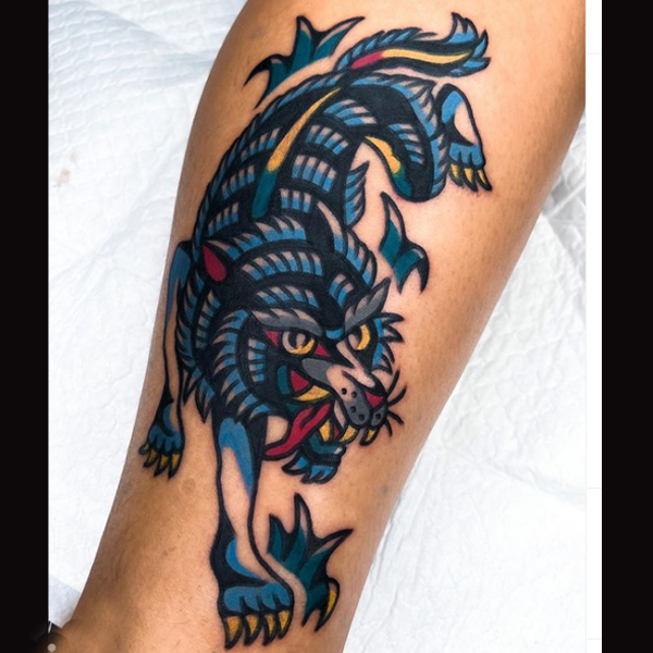 Elegant old school wolf design tattoo