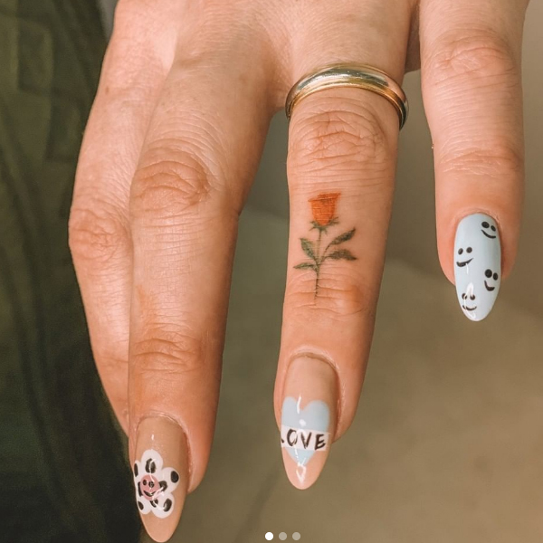  lovely floral design for finger tattoo