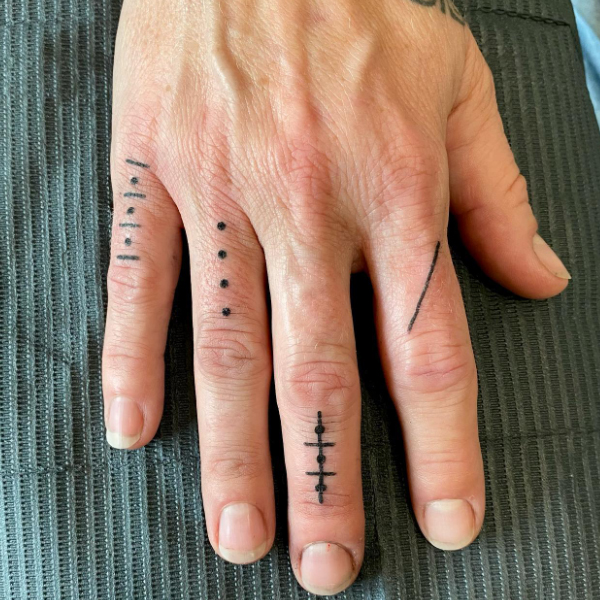 Hande poke dots traditional tattoo