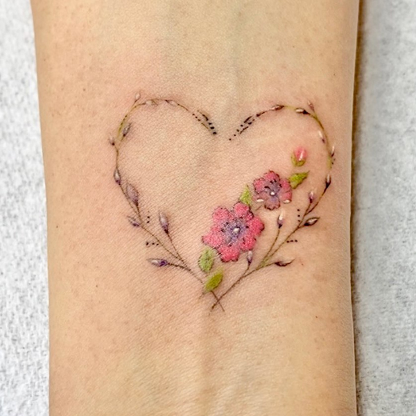 Gorgeous flower wine heart design tattoo