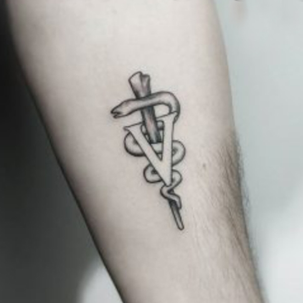 Creative customize v-letter and snake tattoo