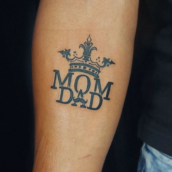 Amazing crown and mom-dad tattoo design