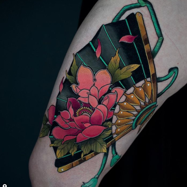 Beautiful Japanese ornament fan tattoo over the thigh